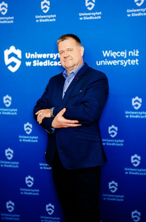 dr hab. Paweł Szmitkowski, prof. uczelni – wykładowca akademicki UwS.