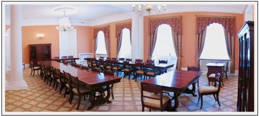 zdjęcie przedstawia salę konferencyjną w pałacu Ogińskich