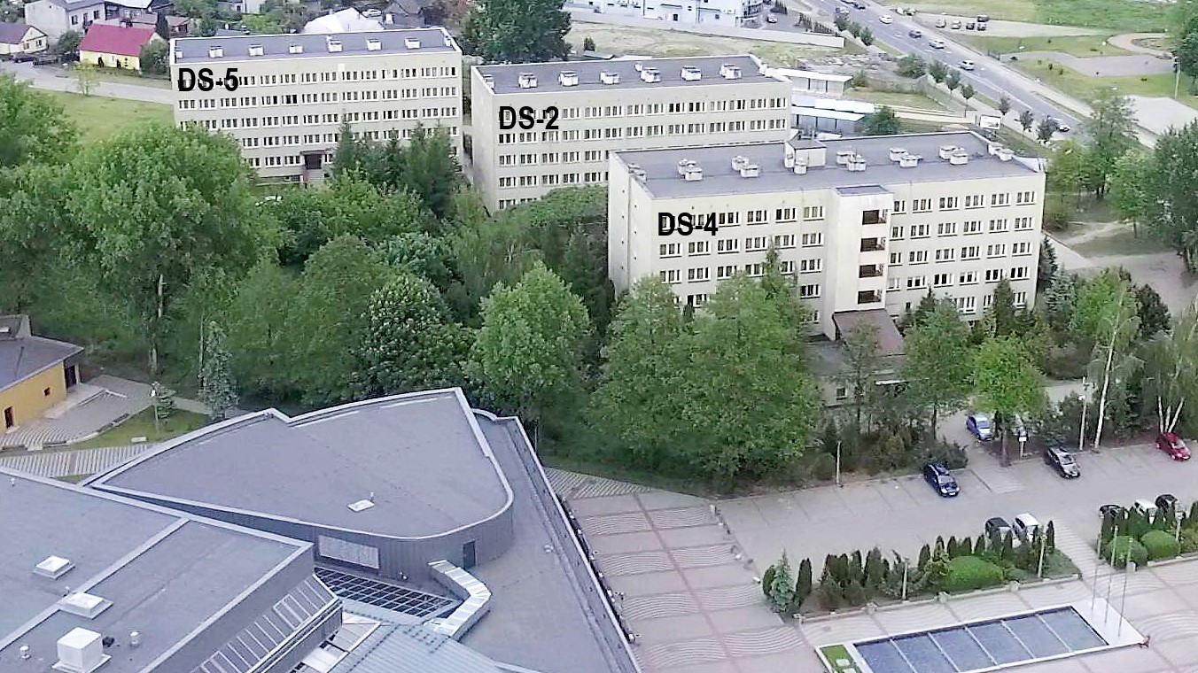 zdjęcie przedstawia domy studenta nr 2, nr 4 i nr 5