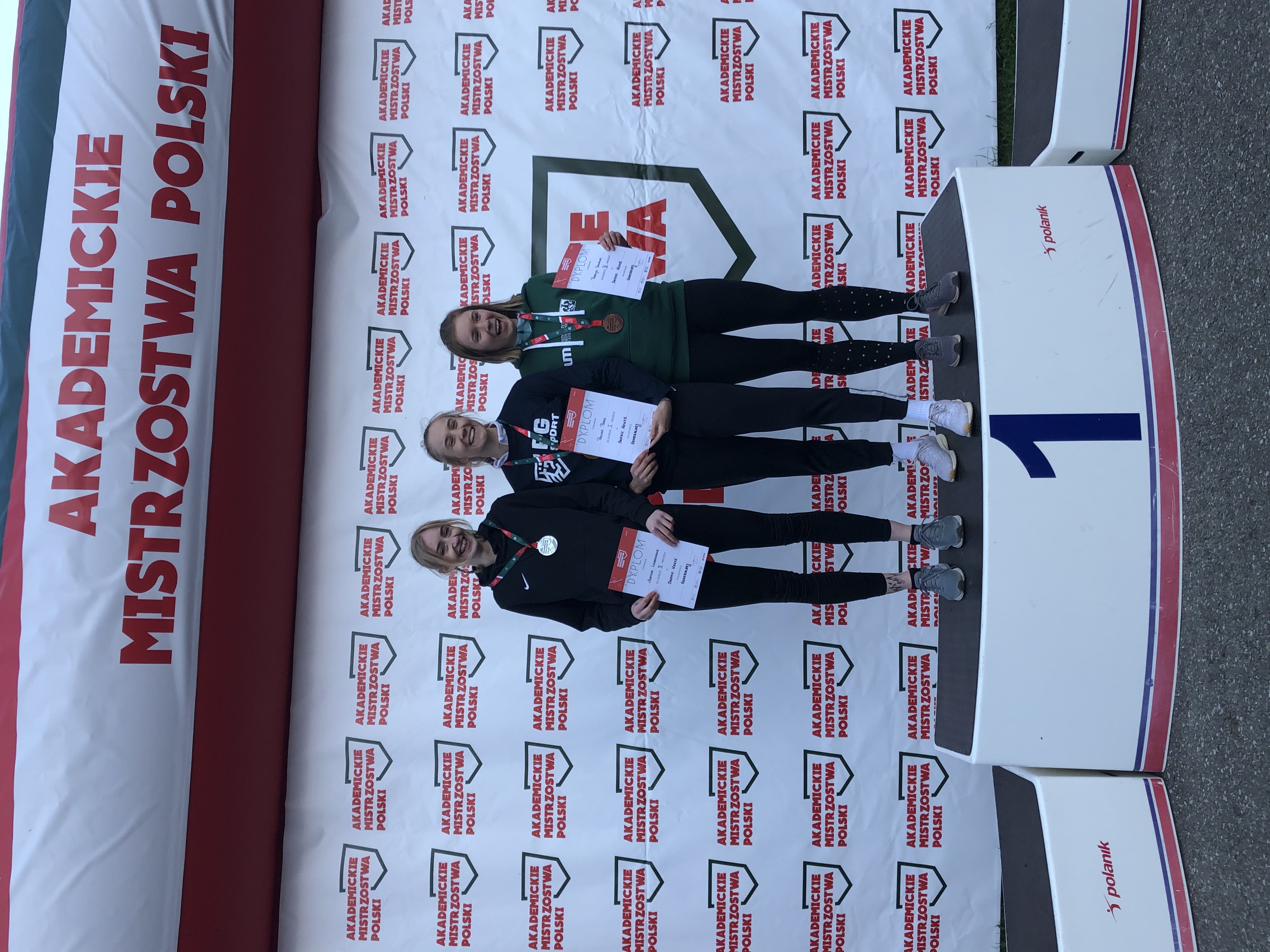 Podium ze zwycięzcami